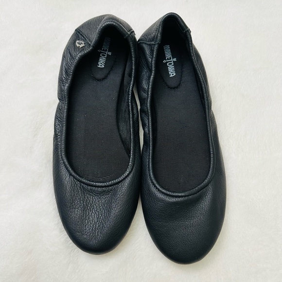 Women’s Minnetonka Anna 11 (Black Flats) - Picture 1 of 6